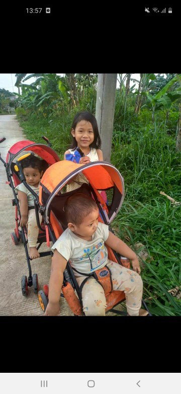 Satu Komplek ada sekitar 8-9 pasang anak kembar