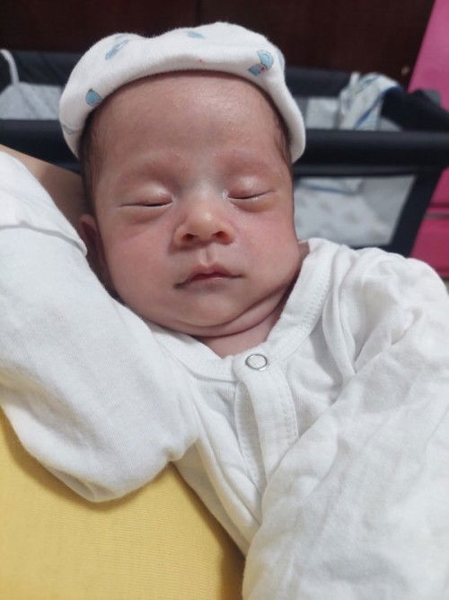 Gaano katagal tumubo/darken kilay ni baby?