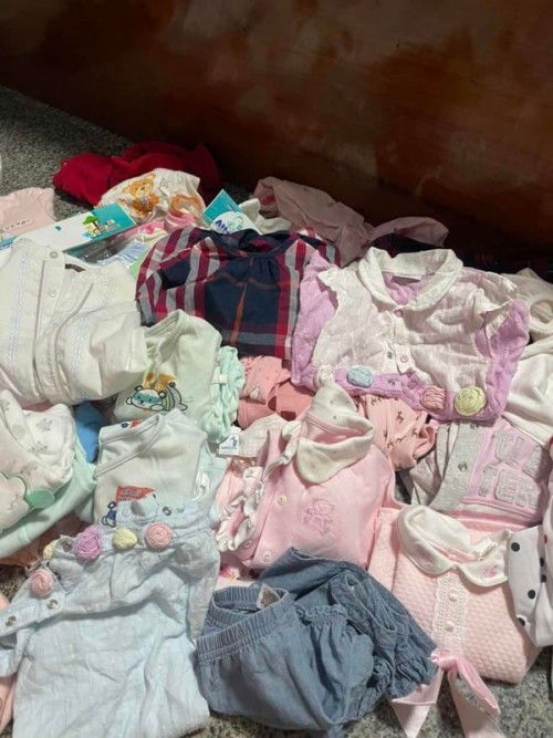 ส่งต่อเสื้อผ้า ลูกสาวค่ะ ไซส์ ตั้งแต่ 0-3, 3-6, 6-9 เดือนค่ะ