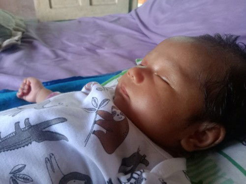 Kepala bayi ngecap jalan lahir