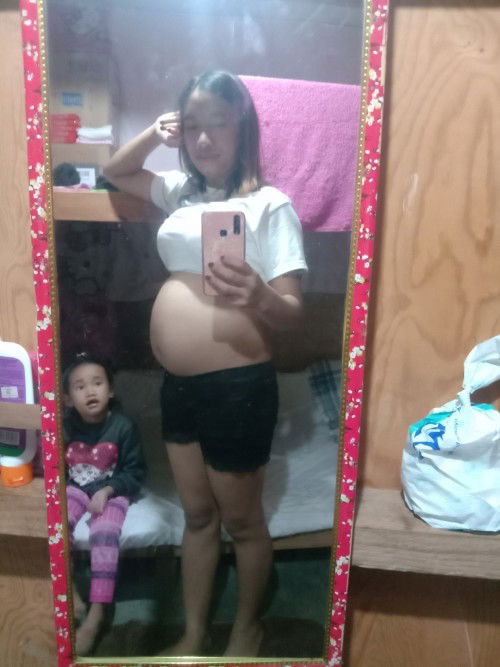 Base po sa tyan ko mga mommies ano sa tingin nio Boy po ba or girl?