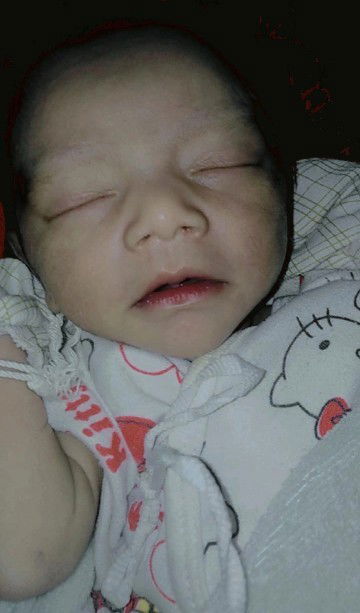 ตั้งแต่คลอดกว่าจะได้เจอกัน เเยกกันหมอไม่ไห้เยี่ยมจนตอนนี้ได้เจอเเล้ว