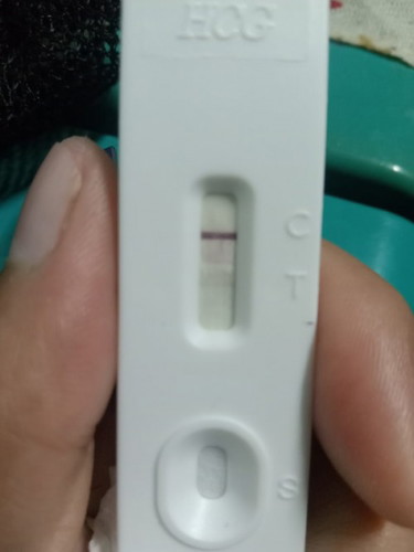ตรวจเมื่อคืนผลออกมาแบบนี้ท้องไม่ค่ะแต่เป็นขีดจางๆๆนิดหนึ่งค่ะ