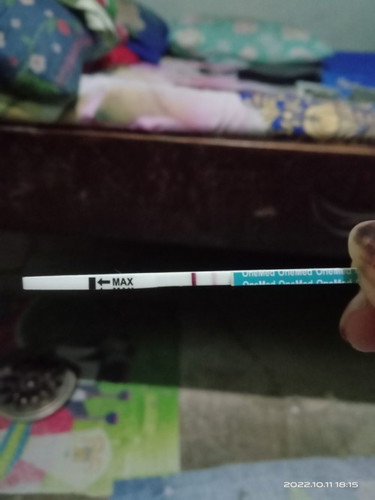 Hallo bunda2, klo hasil test pack SPT ini gimna ya. baru telat haid 10 hari iseng2 nyoba masih samar