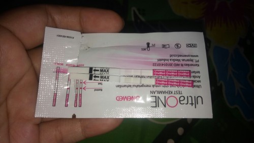 Bun mau tanya kalo hasil tespek nya dua garis yg satu nya garis putih itu tanda nya apa ya bun??