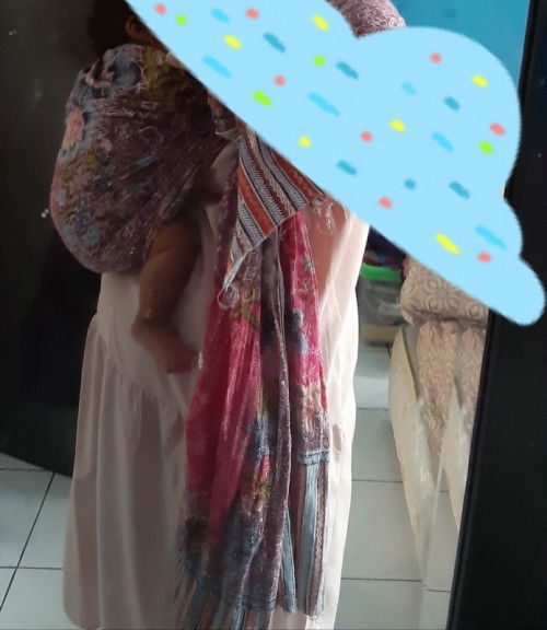 M shape, kaki bayi merah