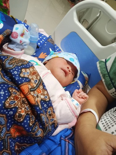 Alhamdulillah saya melahirkan di hari maulid dengan normal dan berat BB bayi .3.6 kg .TB 50 cm .