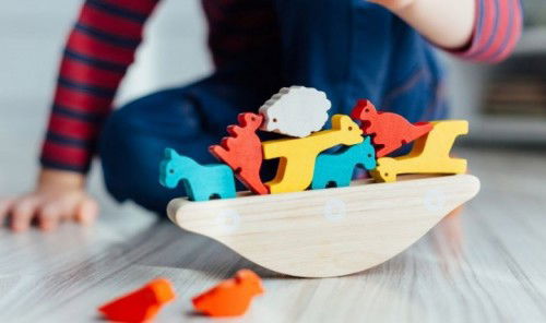 10 món đồ chơi cho bé 1 tuổi thông minh, rèn luyện thể chất toàn diện