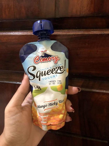Minum yogurt
