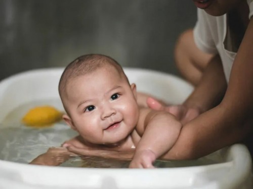 7 sữa tắm em bé an toàn cho làn da non nớt của trẻ, được nhiều mẹ bỉm tin dùng
