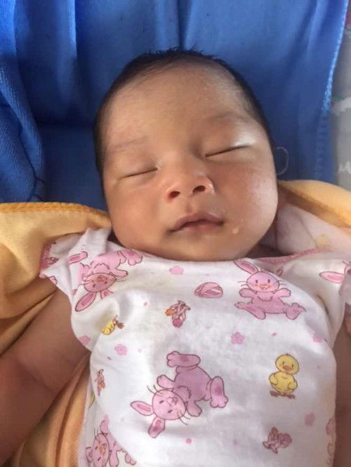 สอบถามค่ะน้องได้1เดือนกับ4วันนอนตั้งแต่20.00น.ถึง00.30ค่อยตื่นมากินนมรอบ2ตื่นตี3รอบ3ตื่นตี5ผิดปกติไหมพยามปลุกน้องน้องก้ไม่ยอมตื่น