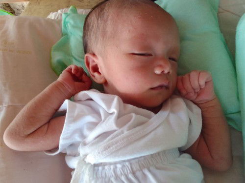 Mga mamsh sobrang dami rash Ng baby ko sa kamay sa leeg nya tsaka face Meron ndin sa paa, normal lan