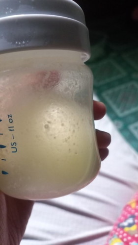 Bunda, asip dri frezer saya cairkan sangat berminyak sampai botol susunya pun berminyak bgt,apa gpp?