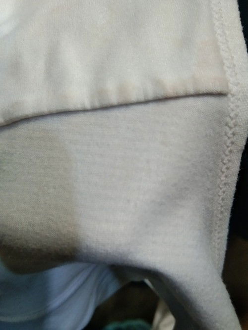 Flek atau keputihan .
Sharing pengalaman nya y bunda2