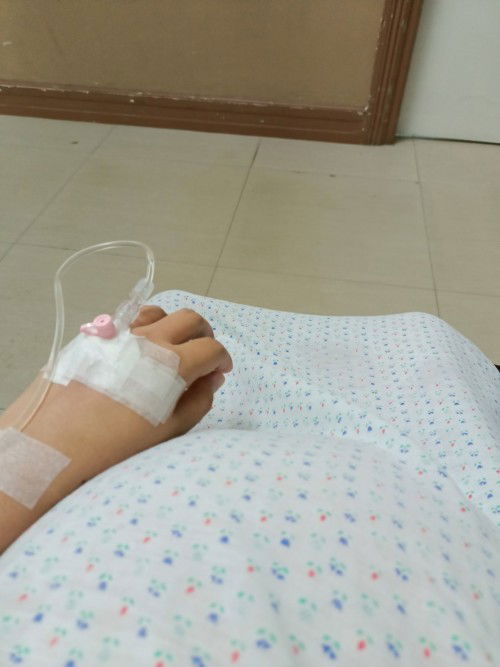 Hi mga momsh,  how many hours po pwde uminom ng tubig at kumain after ma'cesarean? And pwding tumayo