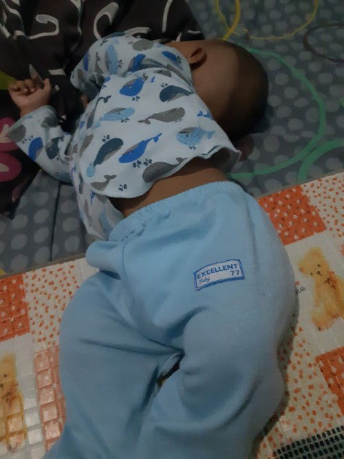 Tidur kepalanya ngulet kebelakang