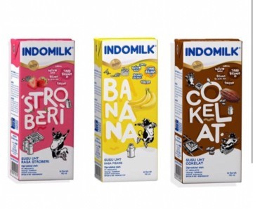 Minum susu indomilk