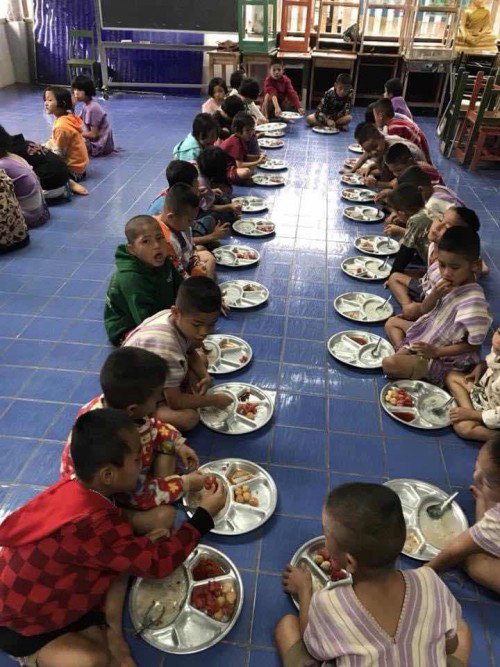 มาเป็นสะพานบุญให้แม่ๆทุกคนนะคะ ขอเชิญร่วมบริจากเงินสมทบทุนให้แก่น้องๆนักเรียน  ขออนุญาติโพสต์ค่ะ