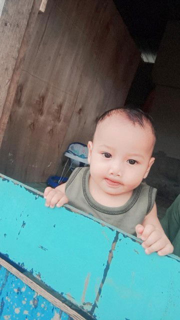 Kapan bayi bisa berdiri mandiri, 
Bayiku usia 8 bulan tapi belum bisa berdiri sendiri