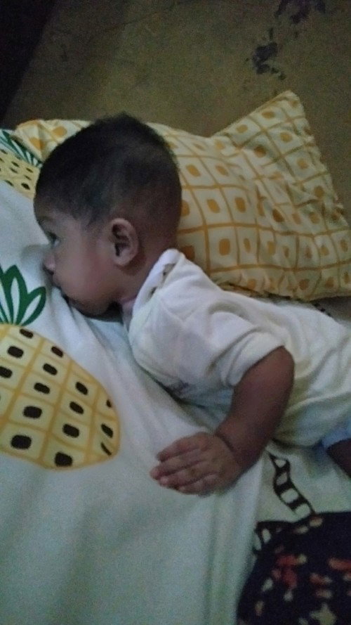 Bayi tengkurep