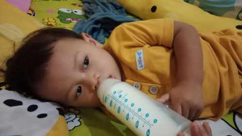 Anak 16 bulan belum lancar  bicara