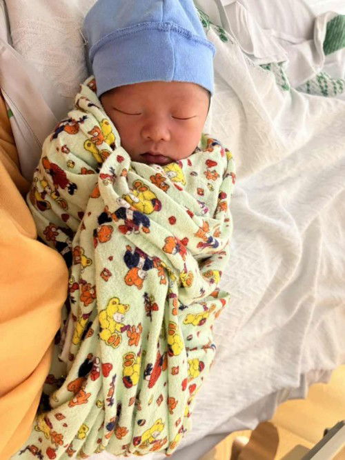 แตกละค่ะ 38+3 week เกิดวันเดียวกันกับแม่เลยค่ะ 15 พ.ย.