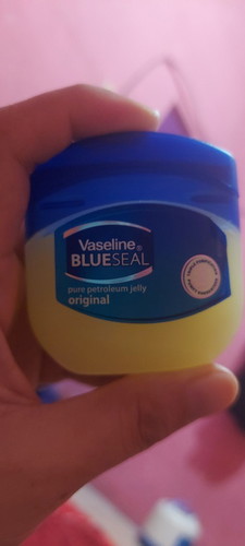 Vaseline petroleum jelly