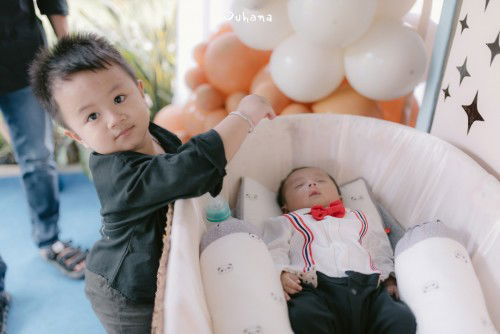 Bayi 2 bln begadang trus.