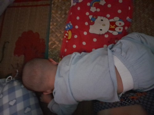 Có cách nào cai ngủ trên võng cho bé ko các m, bé nhà e ngủ võng suốt mà ngủ toàn là ngủ nằm xấp ko