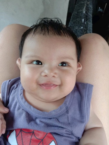 Mọi người cho em hỏi con em mới có 2 tháng mà bị đau bụng mình phải làm sao ạ