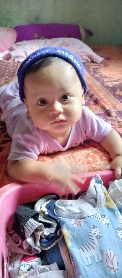 8 bulan 23 hari belum tumgi dan belum duduk