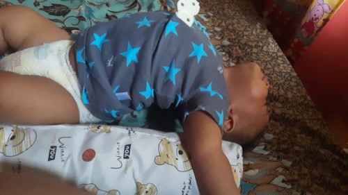 Bayi 3 bulan suka ngelengkungin badan