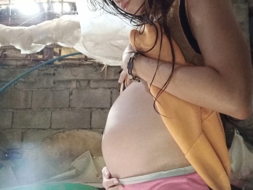 Normal lang po laki ng tyan ko o maliit po 21 weeks pregnant po ako and first time mommy..