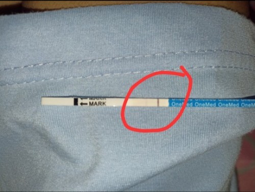 Tespack 1garis terang, 1 lg garis samar bun. Apakah itu positif? Dan sudah telat haid 10hari