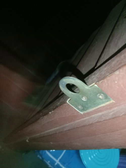 เดินชนที่ใส่เเม่กุญเเจ