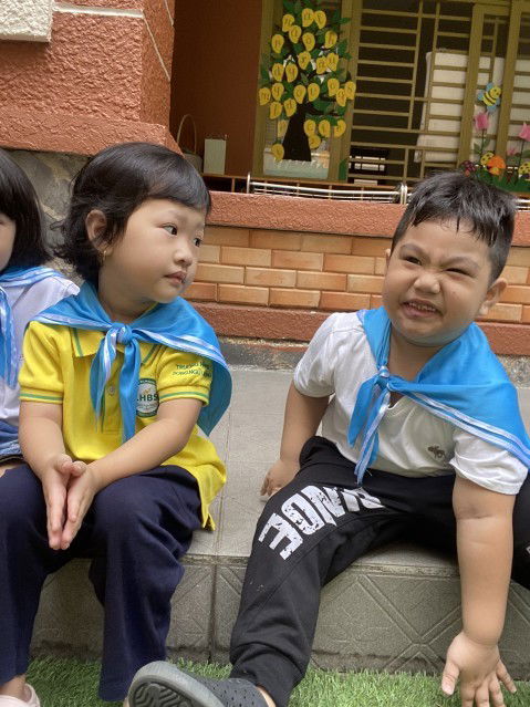 Bé làm chú hải quân