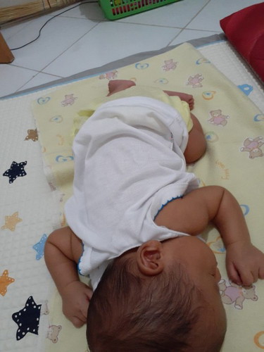 Newborn boleh tidur tengkurap gak