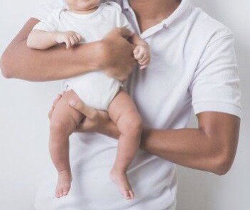 Gendong newborn