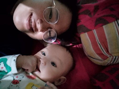 Bayi saya baru 5 bulan pas tapi baru bisa telungkup dan belum bisa balikkan badan, normalkah Bun?