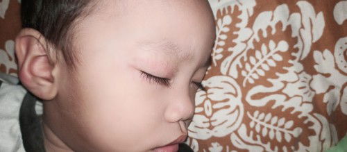 Ano ung nasa mata niya?