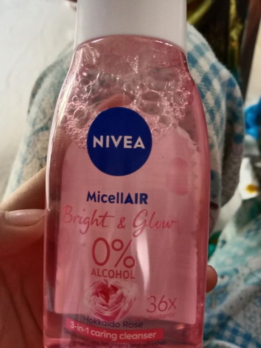 Using cleanser on pregnant face