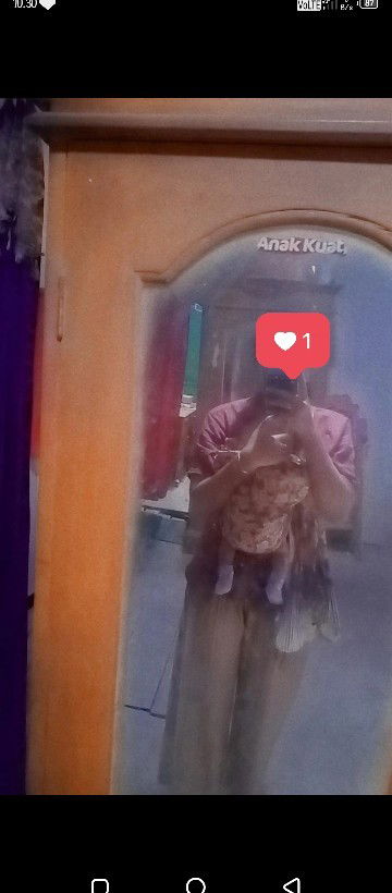 Bolehkah bayi 1 bulan d gendong Kaya gini bun, bayi anteng dan langsung tidur pulas??