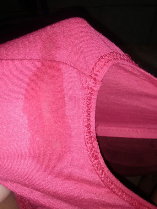 Mga momshie panubigan napo ba Yung ganyan?
Iihi palang Sana ko kaso nakita ko ganyann sa underwear k