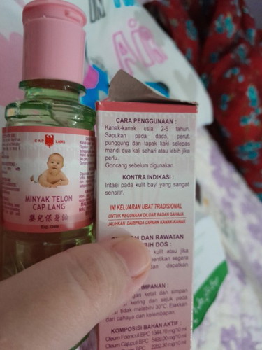 minyak telon cap lang