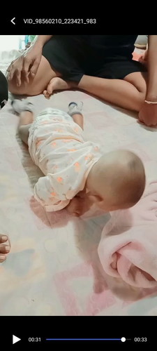 น้องได้2เดือน28วัน คว่ำเองได้แล้ว แม่ๆว่า ช้าหรือไวค่ะ ขอความรู้หน่อยจ้า