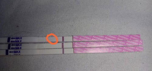 Hasil test pack samar hampir tak terlihat