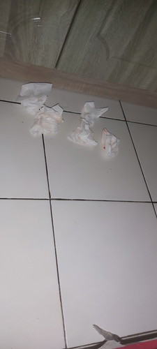 ada ngk yang sama kayak saya. Hamil 35 minggu nyeri bokong sampai ke dubur trus keluar flek orengs..