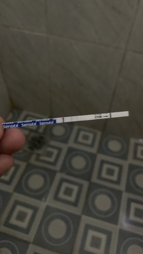 Hallo bun mau nanya dong , klo gini positif atau gk ya ? Soalnya udah telat 8 hari si bun