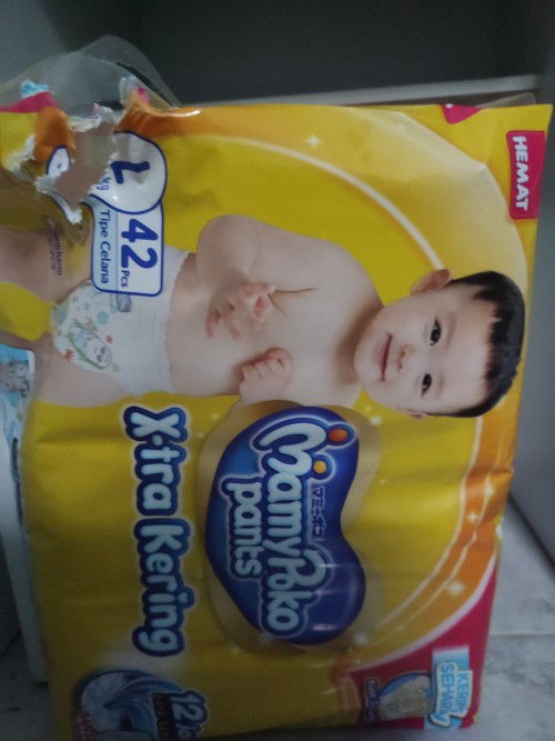 Dijual mamypoko size L isi 42 ( 2 bal )