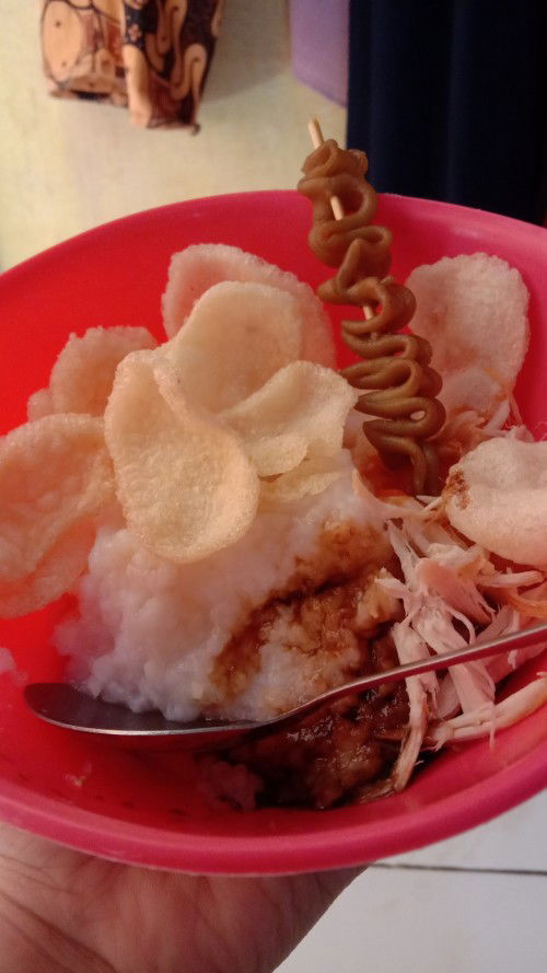 Masuk 9wk mual muntah makin hebat,smpe kdang pas muntah nangis sangking cape dan sakit di uluati